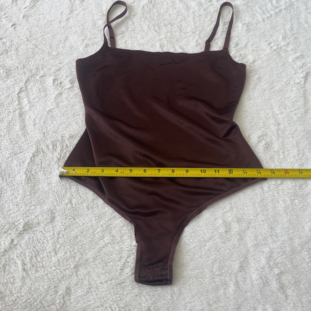 NWT Skims Barely There Shapewear Bodysuit Cocoa Brown Thong Size Medium - Picture 6 of 10